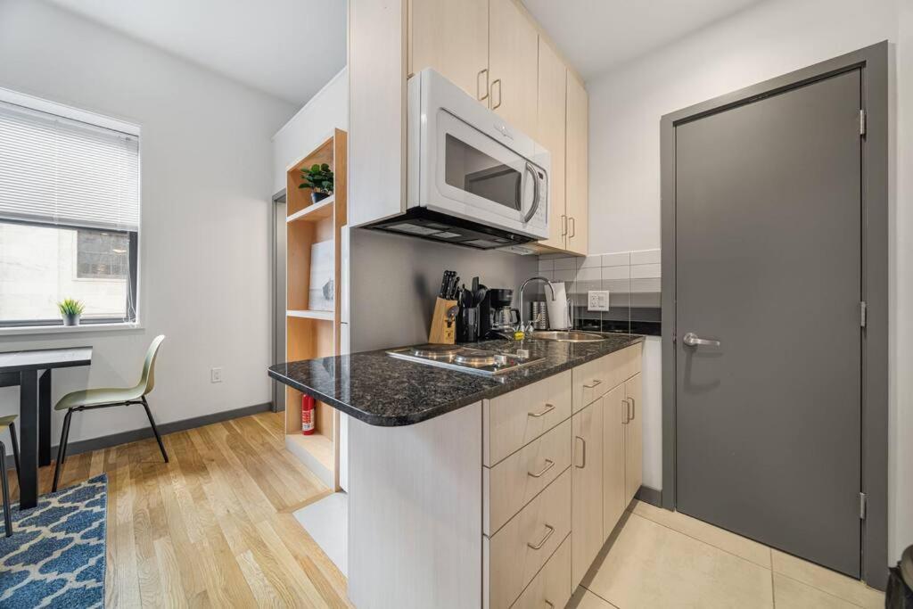 Simple Furnished Studio In The Heart Of Boston Exteriör bild